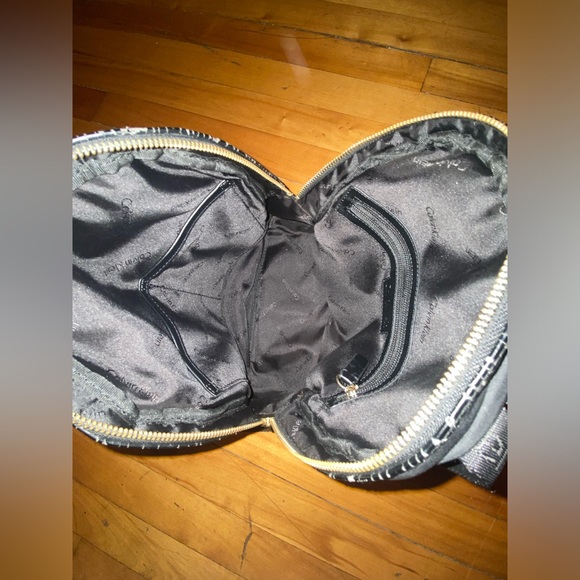 Calvin Klein - Picture 4 of 9